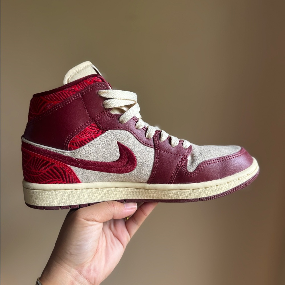 Women’s Nike Air Jordan 1 SE Tiki Leaf
